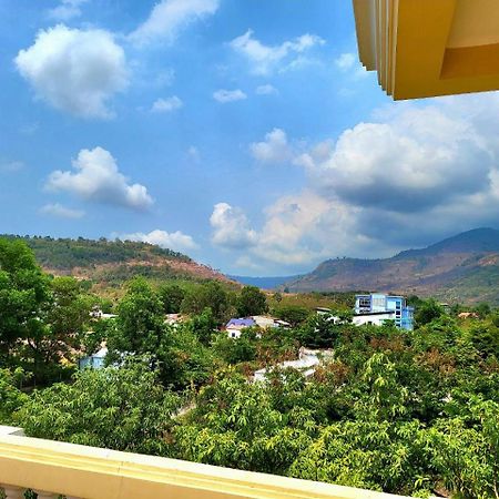 Hang Meas Boutique Hotel Kampot Bagian luar foto