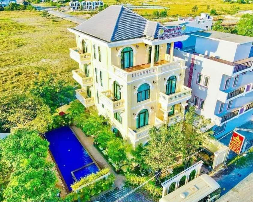 Hang Meas Boutique Hotel Kampot Bagian luar foto