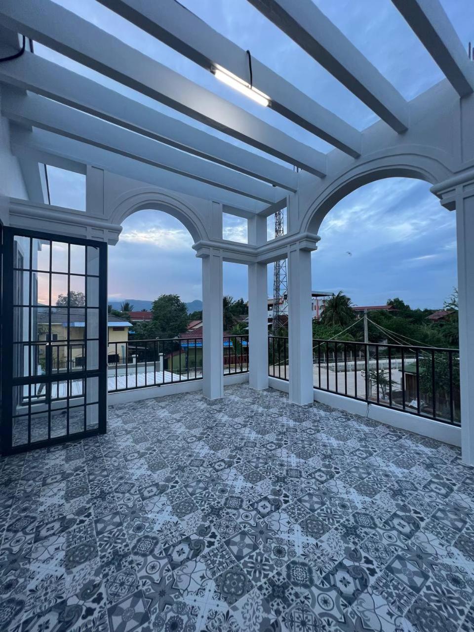 Hang Meas Boutique Hotel Kampot Bagian luar foto