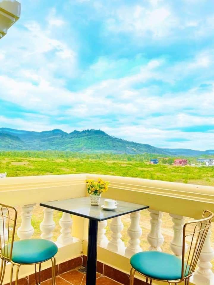 Hang Meas Boutique Hotel Kampot Bagian luar foto