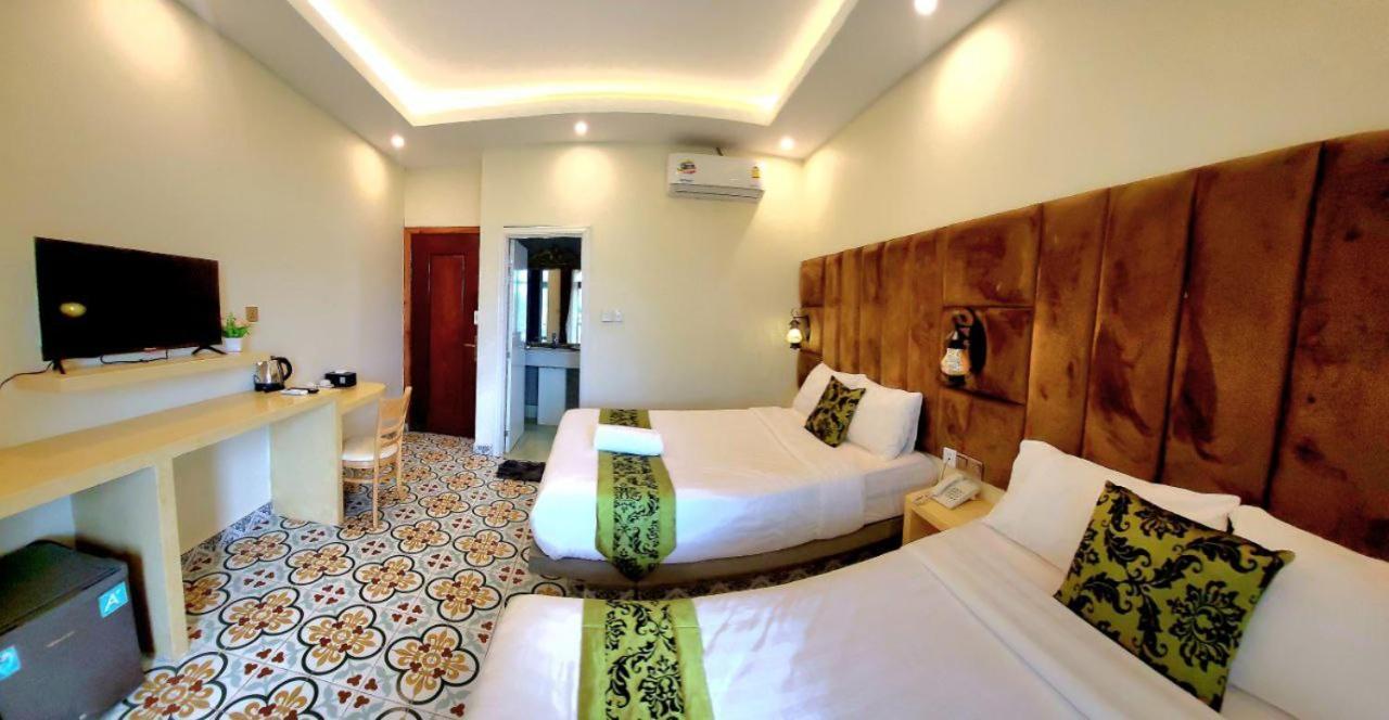 Hang Meas Boutique Hotel Kampot Bagian luar foto