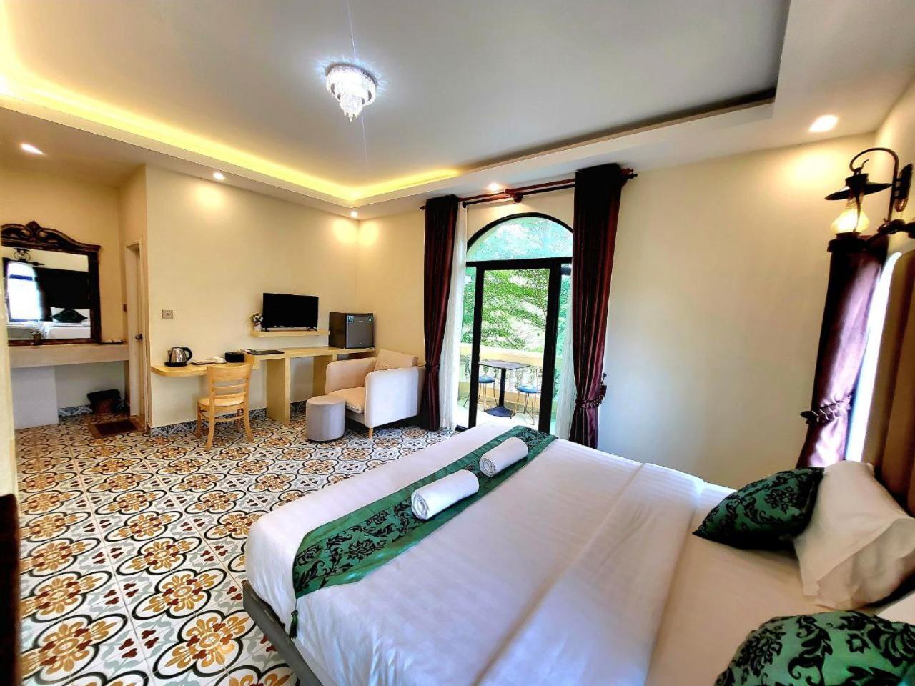 Hang Meas Boutique Hotel Kampot Bagian luar foto