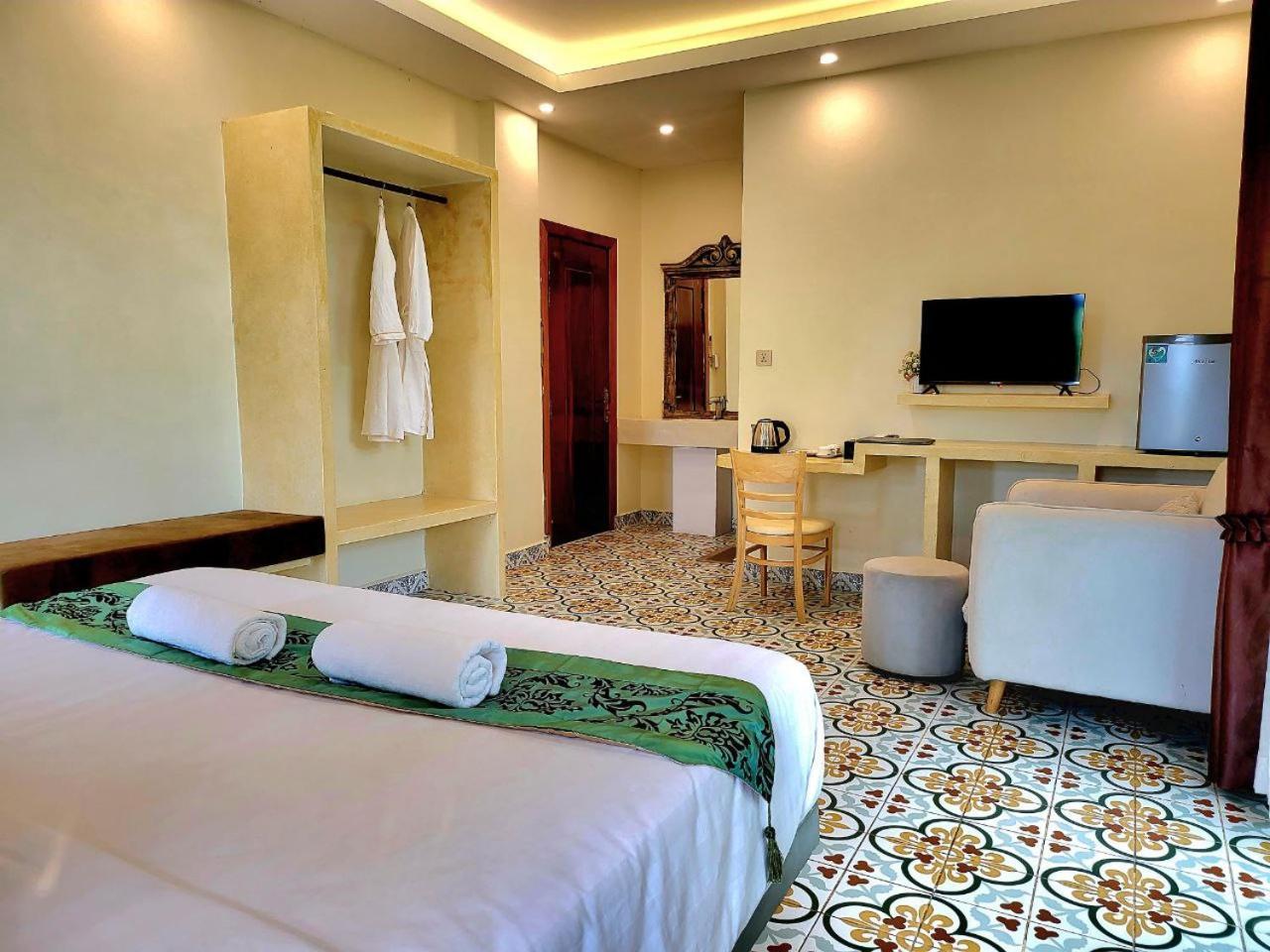 Hang Meas Boutique Hotel Kampot Bagian luar foto