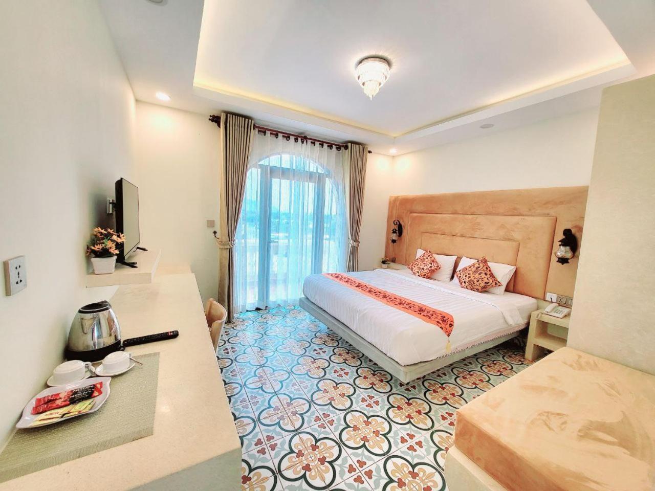 Hang Meas Boutique Hotel Kampot Bagian luar foto