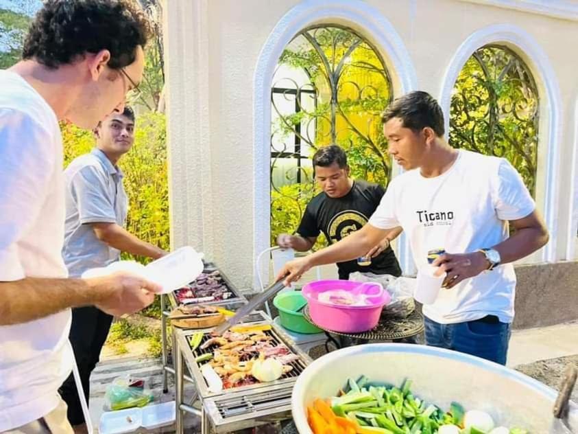Hang Meas Boutique Hotel Kampot Bagian luar foto