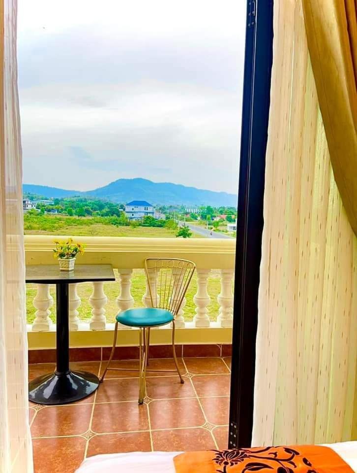 Hang Meas Boutique Hotel Kampot Bagian luar foto