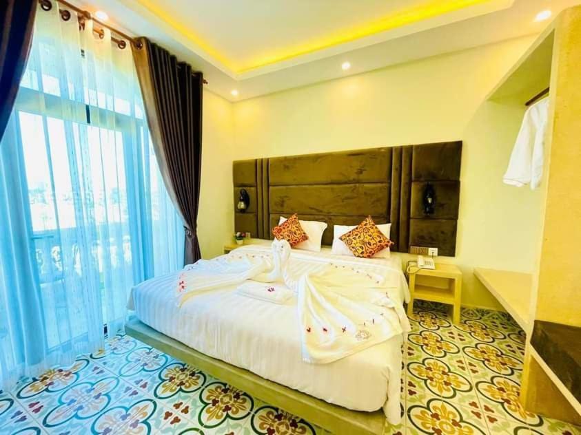 Hang Meas Boutique Hotel Kampot Bagian luar foto